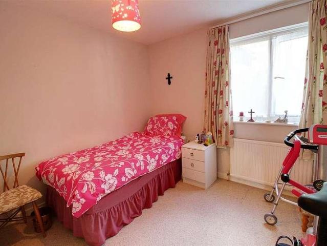Flat for sale in Pouchen End, Hertfordshire