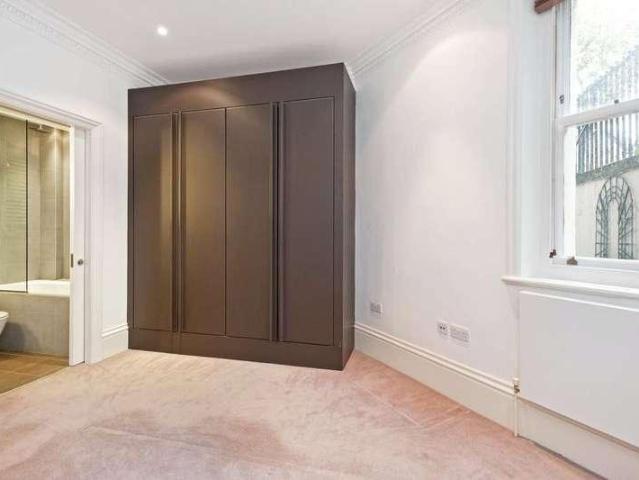 Flat for sale in Chelsea, Greater London