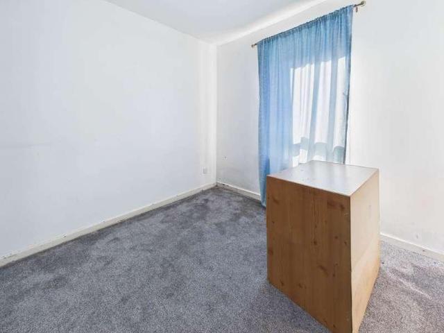 Flat for sale in Riddrie, Scotland