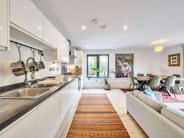 Flat for sale in Loughborough Junction, Greater London