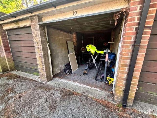 Flat for sale in Sunninghill and Ascot, Ascot