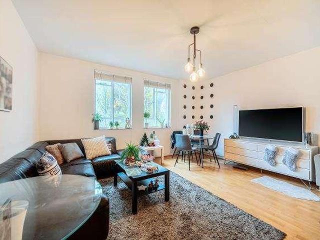 Flat for sale in Bayswater, Greater London