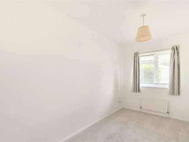 Flat for sale in Surbiton, Greater London