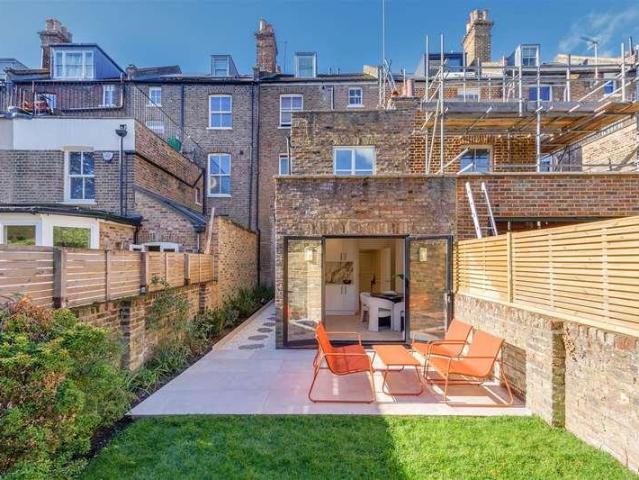 Flat for sale in Maitland Park, Greater London