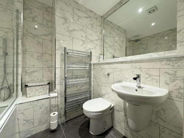 Flat for sale in Georgia, Greater Manchester