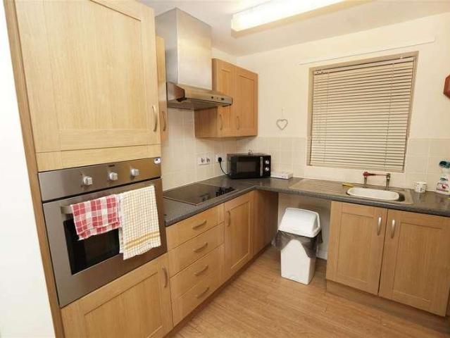 Flat for sale in Bradshaw, Lee Bank
