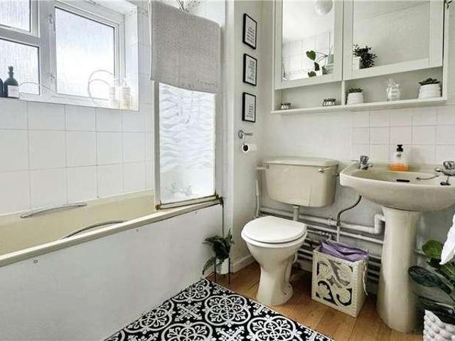 Flat for sale in Denham