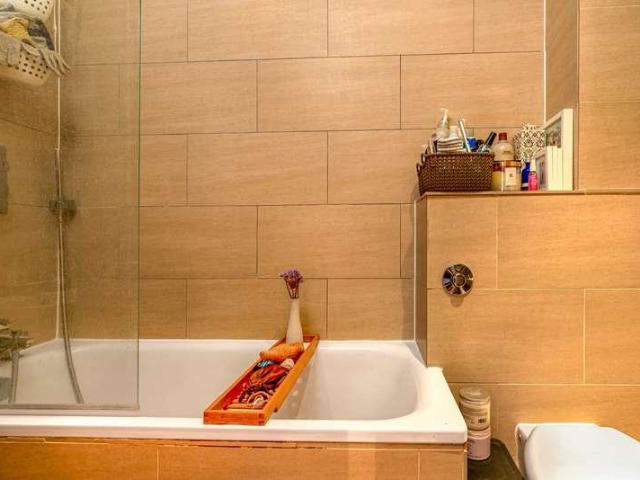 Flat for sale in London Borough of Islington, Greater London