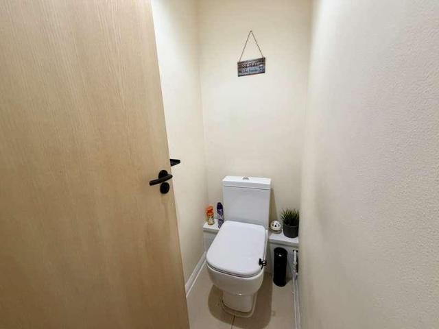 Flat for sale in California, Key Street