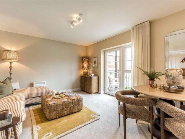 Flat for sale in Bray Wick, Maidenhead