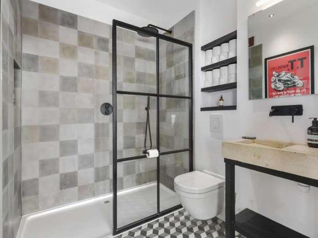 Flat for sale in Old Ford, Bow