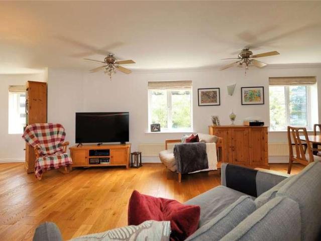 Flat for sale in Horsell, Woking