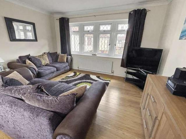 Flat for sale in West Cliff, Bournemouth