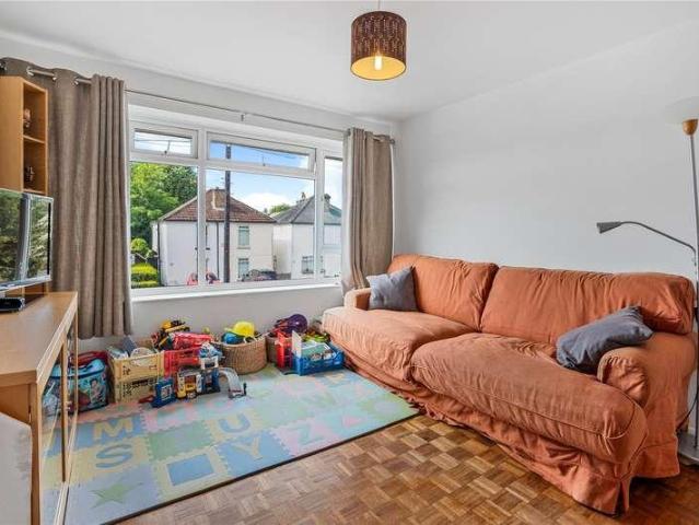 Flat for sale in Woking, Surrey