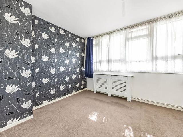 Flat for sale in Walworth, Greater London