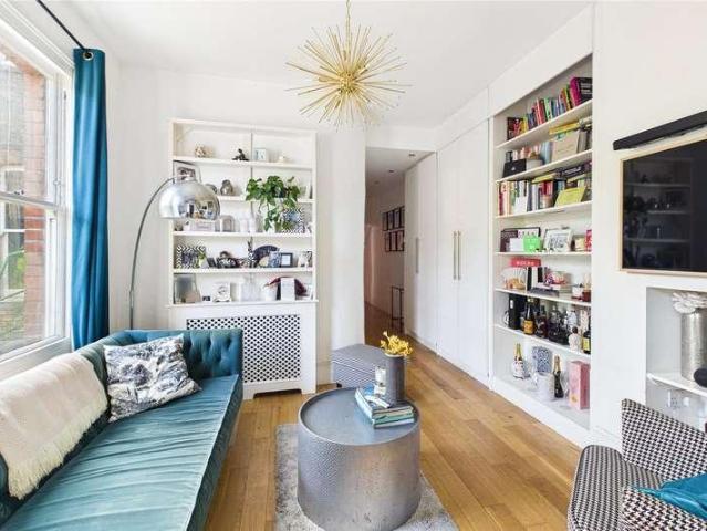 Flat for sale in Streatham Hill, Greater London