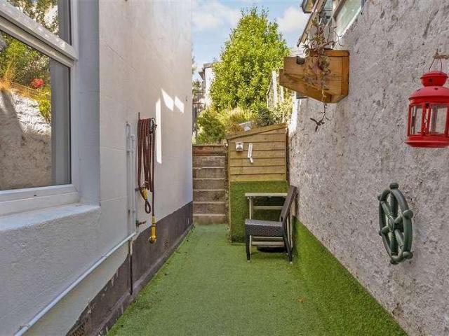 Flat for sale in Round Hill, Brighton & Hove