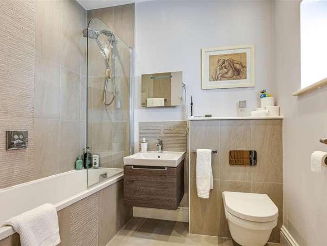 Flat for sale in The Butts, Kent