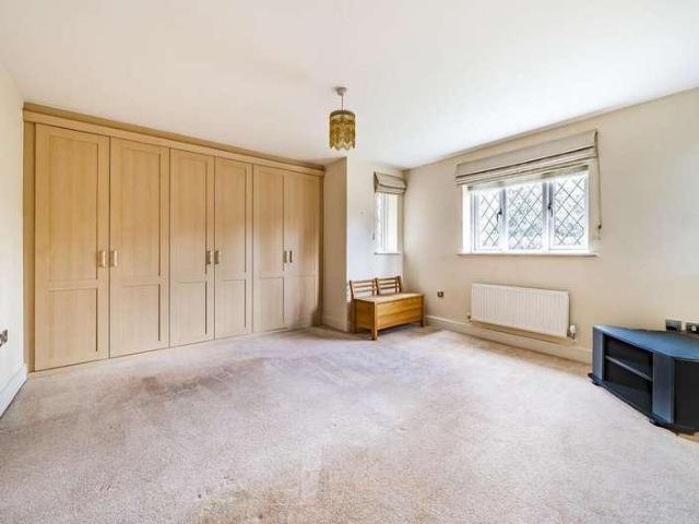 Flat for sale in Little Stanmore, Greater London
