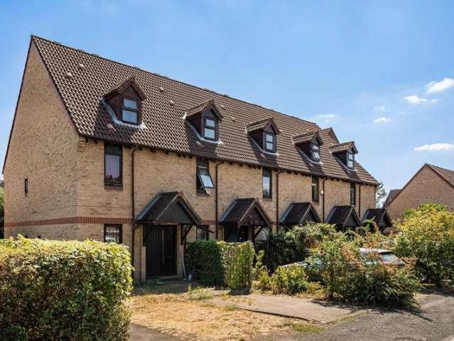Flat for sale in Bowes Park, Greater London
