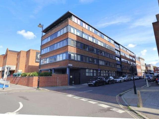 Flat for sale in The Polygon, City Of Southampton