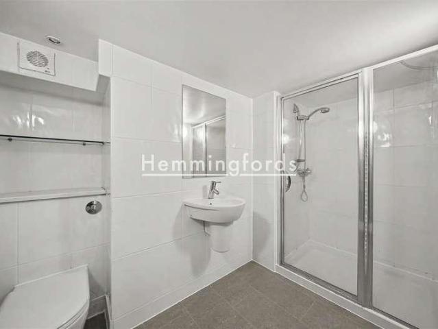 Flat for sale in Barnsbury, Greater London