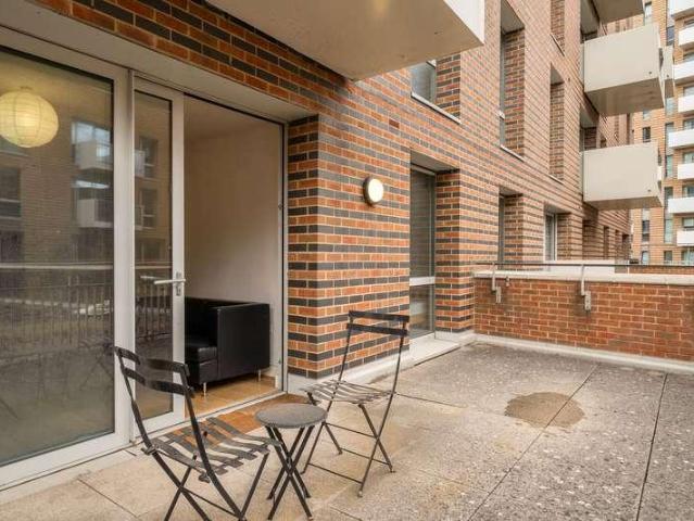 Flat for sale in Bromley-by-Bow, Poplar Grove