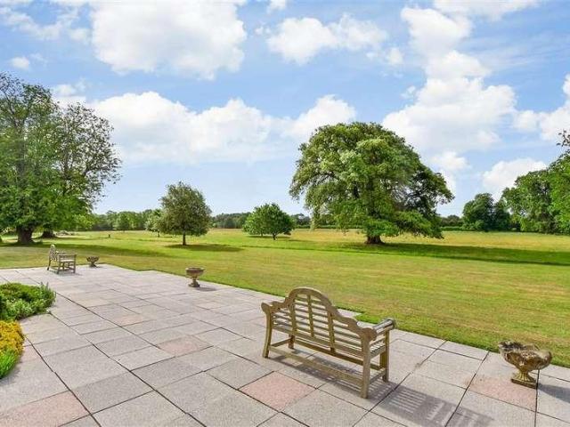 Flat for sale in Aldingbourne, Clapham