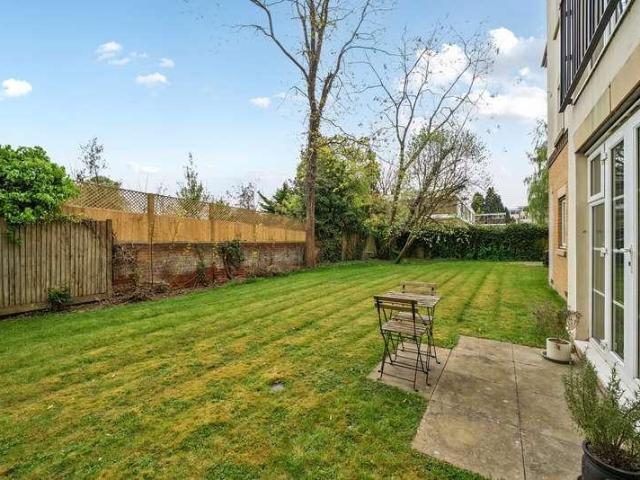 Flat for sale in Horsell, Woking