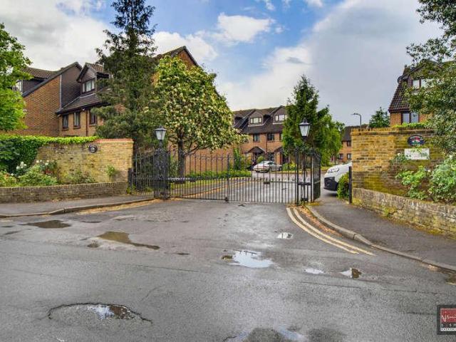Flat for sale in Lower Halliford, Surrey