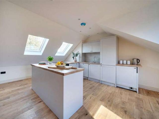 Flat for sale in London Borough of Ealing, Greater London