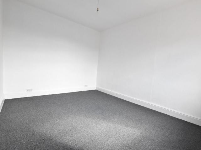 Flat for sale in Crosby, Dragonby