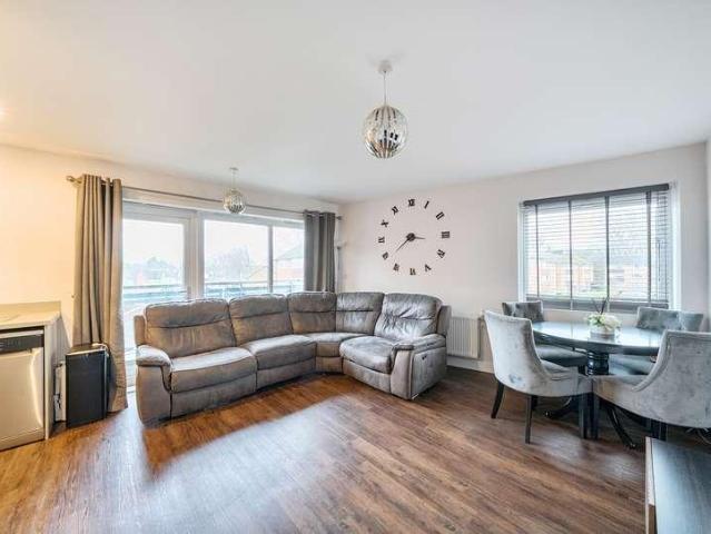 Flat for sale in The Wrythe, Greater London