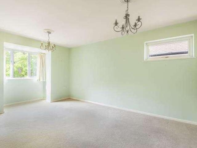 Flat for sale in Temple Fortune, Greater London