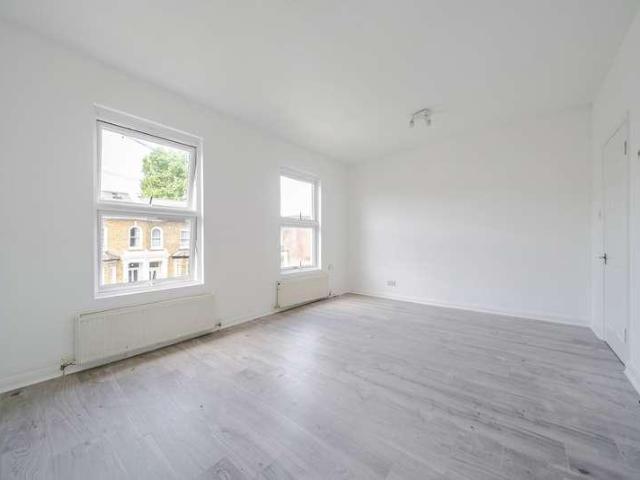 Flat for sale in London Borough of Lewisham, New Cross