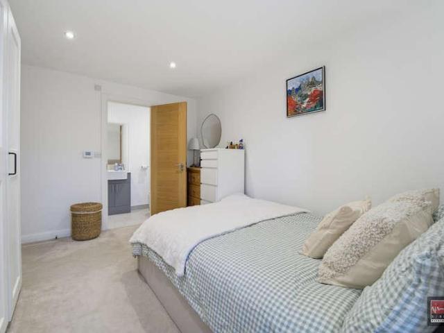 Flat for sale in Chattern Hill, Lower Halliford
