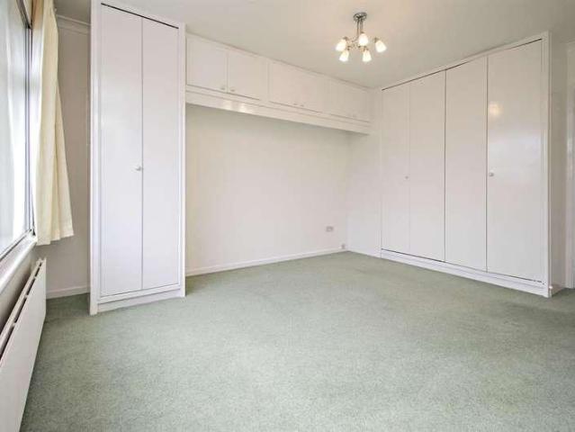 Flat for sale in Cockfosters, Greater London