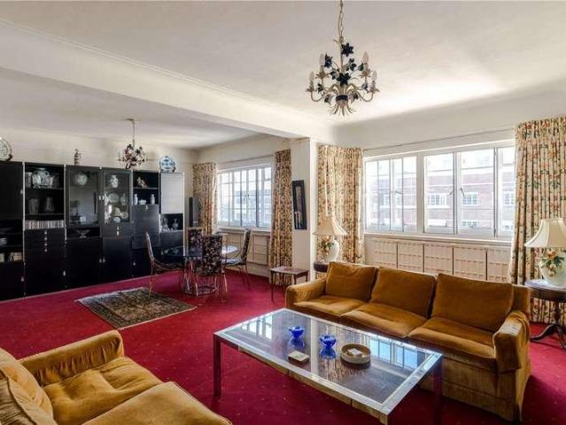 Flat for sale in St. John's Wood, Greater London
