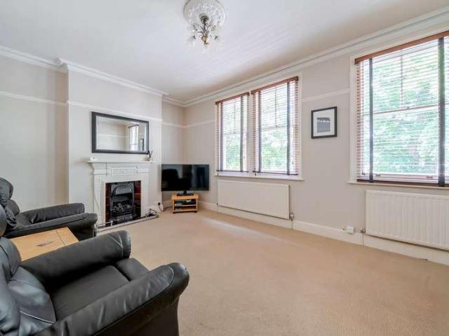 Flat for sale in Norbiton, Greater London
