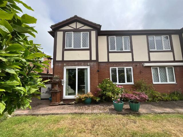 Flat for sale in Marshside, Southport