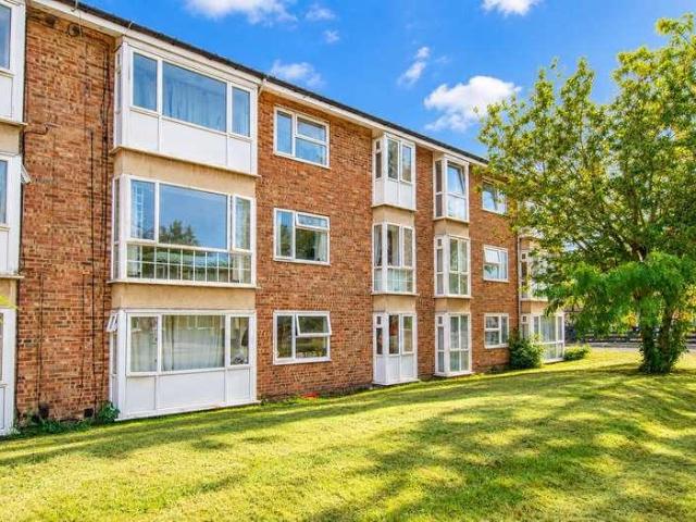 Flat for sale in Royal Wootton Bassett, Wiltshire