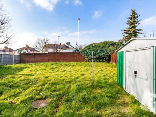 Flat for sale in Romford, Harold Hill