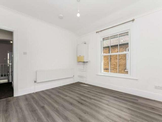 Flat for sale in London Borough of Lewisham, Greater London