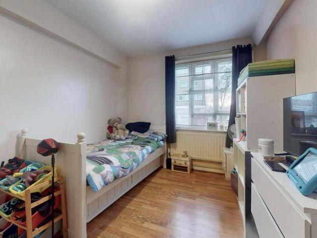 Flat for sale in Clapham Junction, Greater London