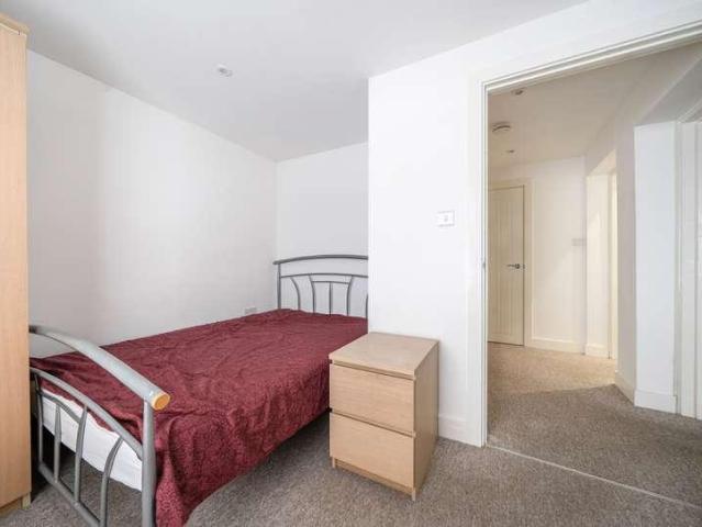 Flat for sale in Kingswood, South Gloucestershire