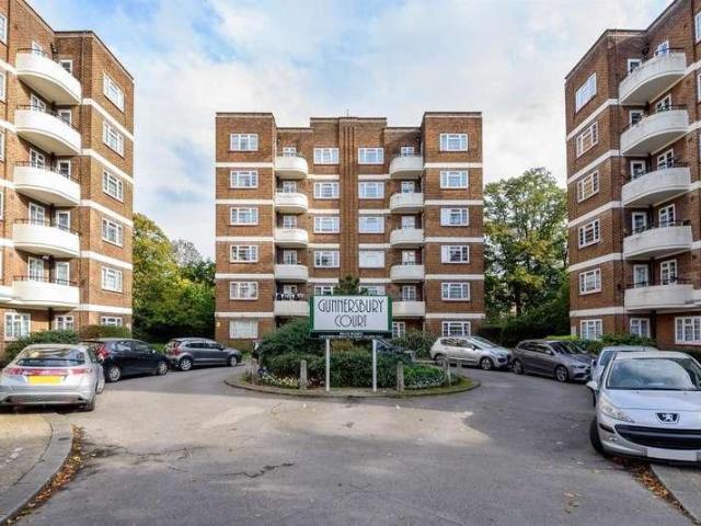 Flat for sale in London Borough of Ealing, Greater London