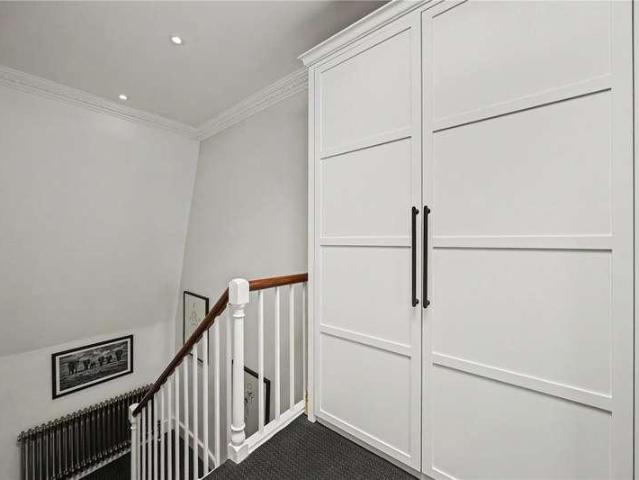 Flat for sale in Barnsbury, Greater London