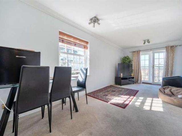 Flat for sale in Wokingham