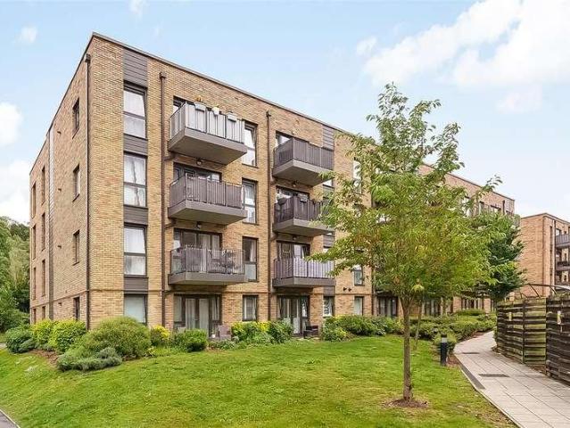 Flat for sale in London Borough of Croydon, Kenley