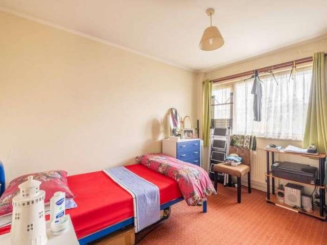 Flat for sale in Slough